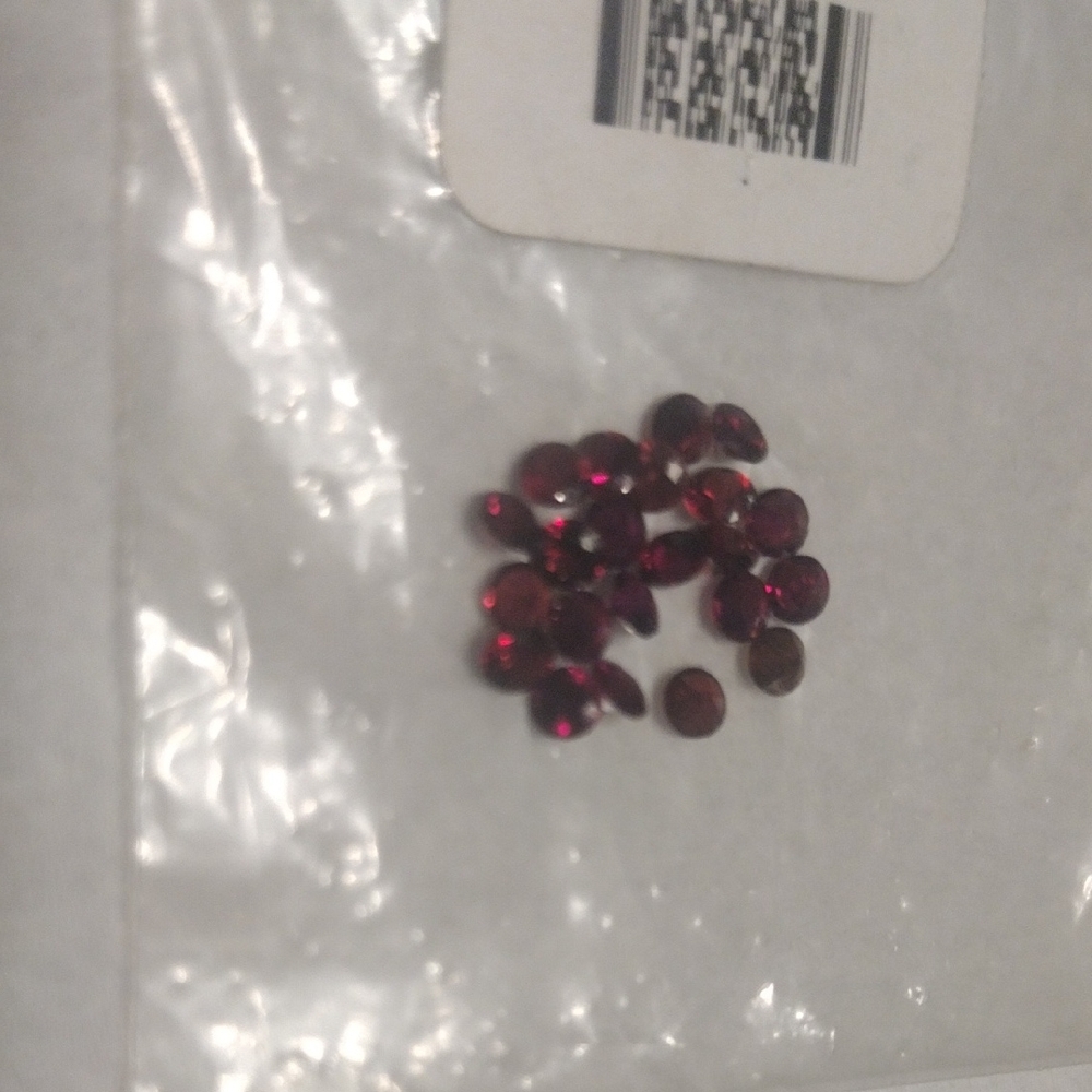 3.00 CTW (RARE) Anthill Garnet Parcel - Picture 4 of 6